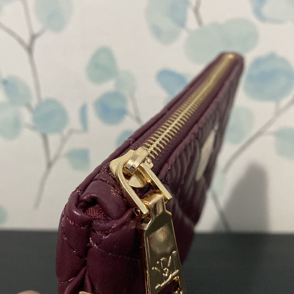 Badgley Mischka Diamond Quilted Clutch Wristlet NWT - Picture 4 of 5